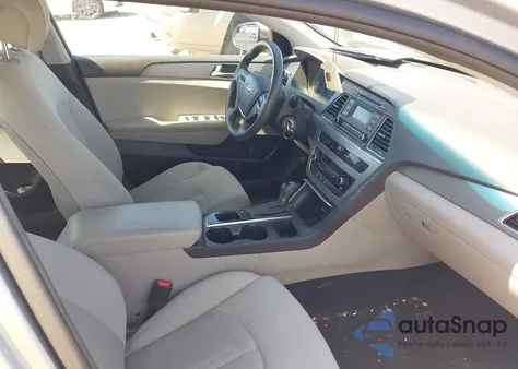 2017 Hyundai Sonata z USA, uszkodzony, nr VIN 5NPE24AF7HH441990